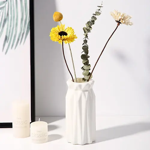 Image de Vase Nordique Miniature - Déco Élégante pour Votre Maison