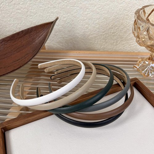 Afbeelding van Elegante Retro Lederen Dunne Hoofdbanden voor Vrouwen – Eenvoudige Franse Stijl Haarbanden met PU Leer, Perfecte Match voor Haaraccessoires en Winter Hoofddeksels