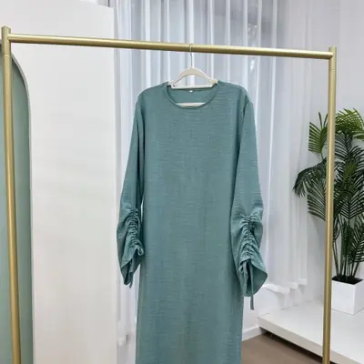 Image de Abaya Uni Élégante 2024 - Robe Modeste pour Femmes Musulmanes