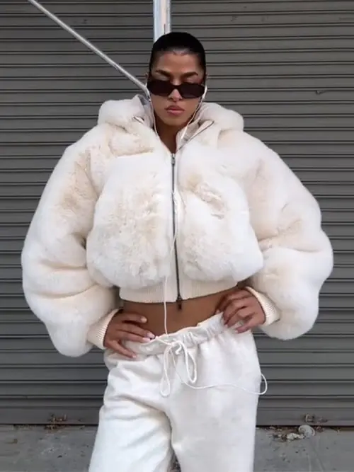 Image de Manteau Fausse Fourrure Capuche Femme - Veste Hiver Élégante