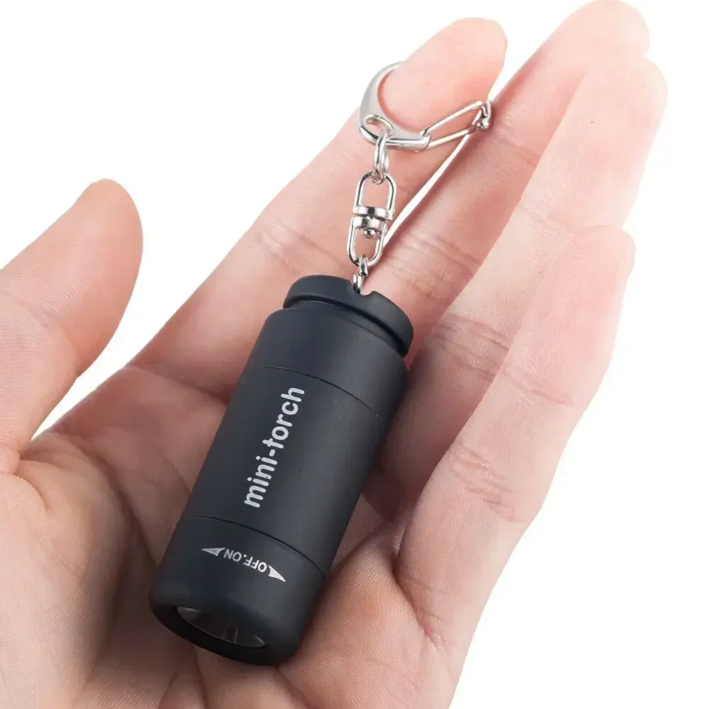 Imagen de Linterna LED Portátil con USB: Luz Compacta y Práctica