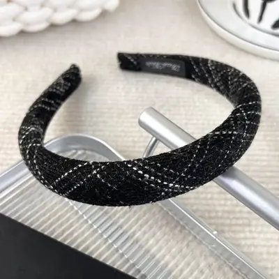 Image de Bandeau à Carreaux Noir et Blanc - Élégant & Tendance