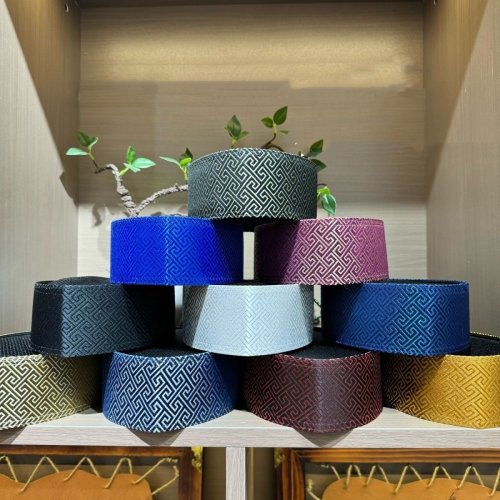 Immagine di Cappello da Preghiera Musulmano Estivo per Uomo - Kufi di Lusso