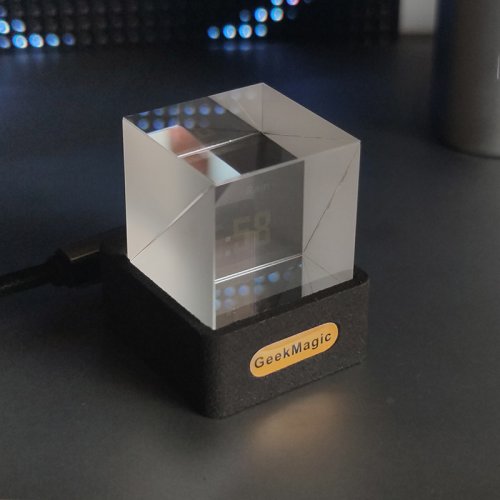 Zdjęcie GeekMagic GIFTV Kryształowa holograficzna dekoracja stołu Inteligentna stacja pogodowa Cyfrowy zegar z animacjami GIF i albumem obrazów