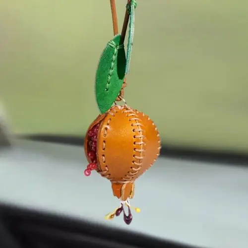 Image de Pendentif Fruits de Pamplemousse en Cuir - Accessoire de Sac Mignon