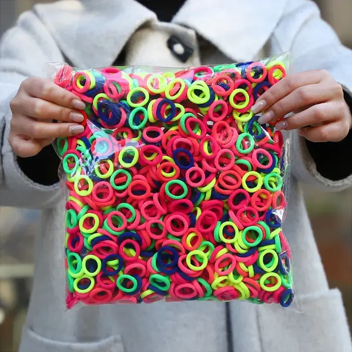 Image de 50 Scrunchies Colorés pour Filles - Élastiques Cheveux Mode Enfant