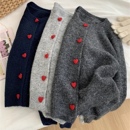 Bild von Tiefgraue Wolle-Strickjacke für Damen – Weich & Warm mit Liebesschnalle