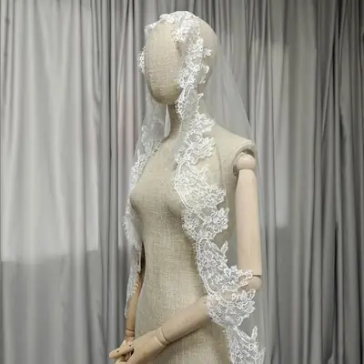 Voile de Mariage Court avec Dentelle de Cils - Personnalisable