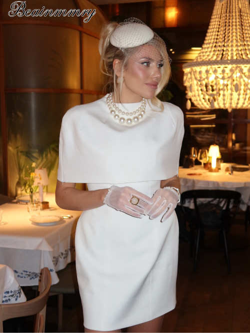 Bild von Elegantes Damen-Kleid mit Schalkragen, Taillengurt und Hosenträgern – Figurformendes, schlichtes Casual-Modell für den Alltag und Freizeit