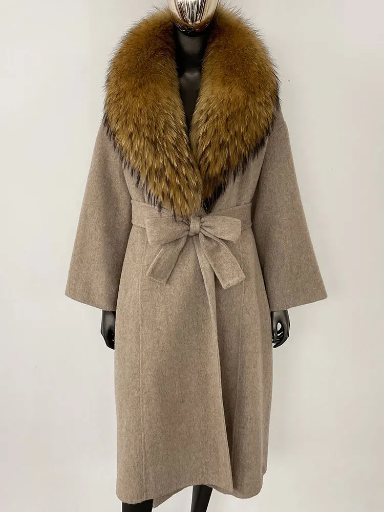 Bild von Eleganter Echt Pelzmantel mit Fuchskragen – Wintermode für Damen
