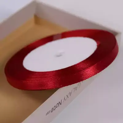 Image de Ruban Satin Bordeaux - Décoration Élégante pour Toutes les Occasions