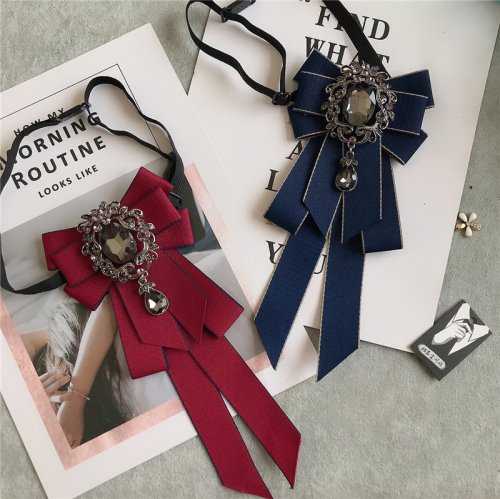 Imagen de Pajarita Elegante con Diamantes de Imitación para Mujer - Ideal para Fotos de Graduación, Uniformes Escolares y Eventos Artísticos y Literarios