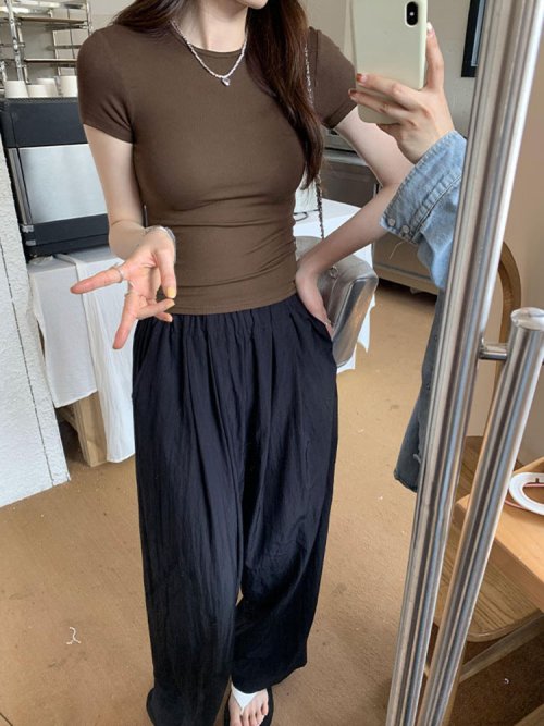 Zdjęcie Modny Crop Top Damski – Y2K & Streetwear