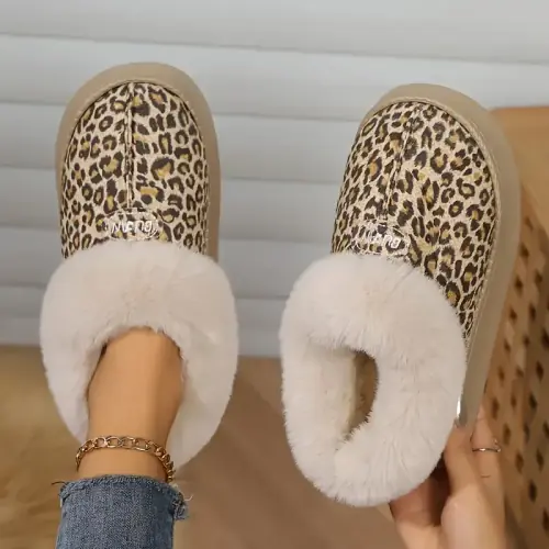 Image de Pantoufles Confortables à Plateforme Doublées de Peluche