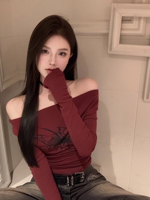 Zdjęcie Modny T-shirt Damski z Długim Rękawem – Off-Shoulder Y2K