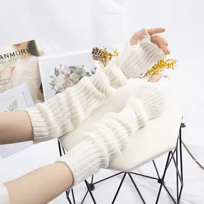 Image de Gants Longs Sans Doigts Lolita Blancs - Chaleur & Style