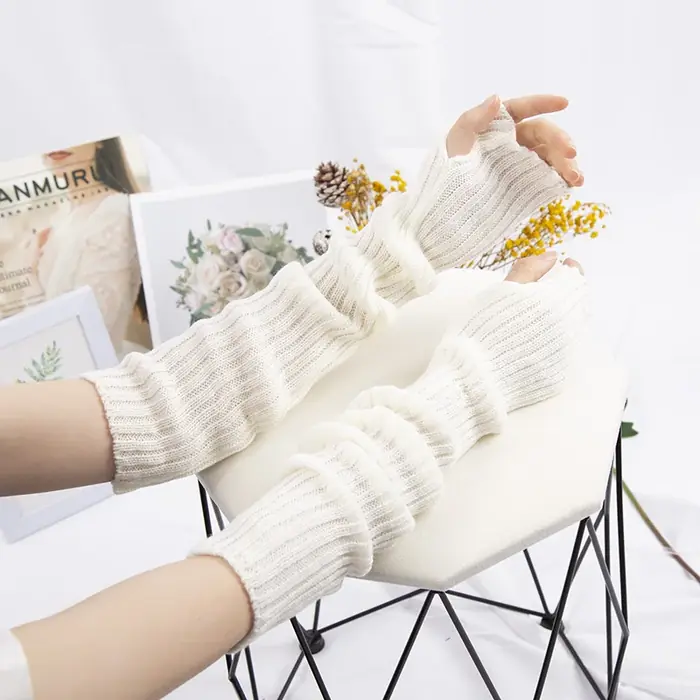 Image de Gants Longs Sans Doigts Lolita Blancs - Chaleur & Style