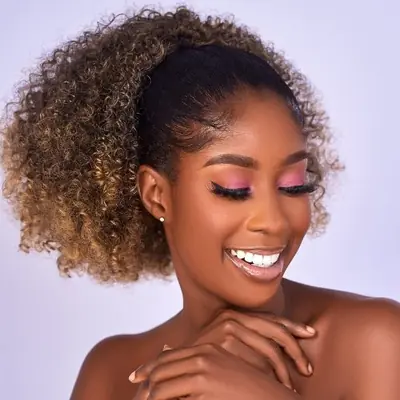 Image de Queue de Cheval Afro Bouffante Synthétique - Updo Courte avec Clips