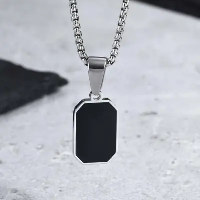 Image de Collier Homme Noir Élégant - Pendentif Carré en Acier Inoxydable
