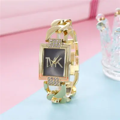 Image de Montre Femme Luxe Carrée avec Diamants - Élégance & Style