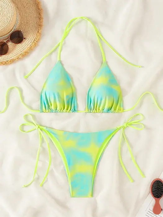 Image de Bikini Mini String Col Licou - Élégance & Séduction 2025