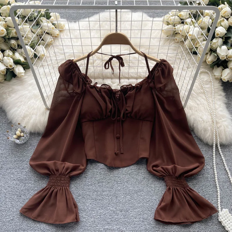 Bild von Elegante Halter-Bluse mit Flare-Ärmeln – Französischer Chic für Damen