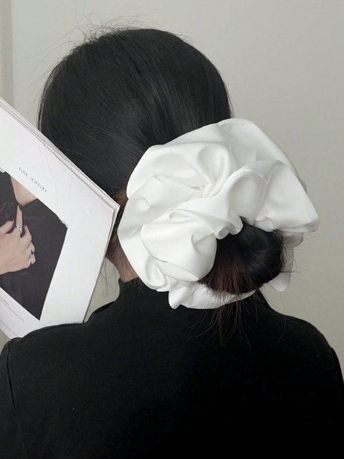 Immagine di Scrunchie extra large in seta sintetica morbida e lussuosa