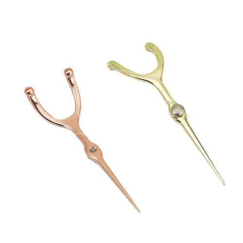 Zdjęcie Naturalna, wielokrotnego użytku nić dentystyczna ze stali nierdzewnej w kształcie litery Y – ekonomiczne i przyjazne dla środowiska narzędzie do higieny jamy ustnej