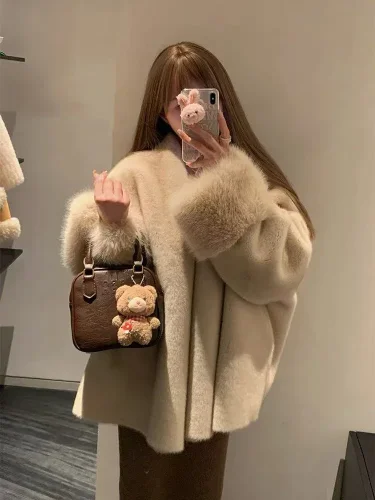 Immagine di Cappotto in Pelliccia Finta Visone Donna – Stile Y2K