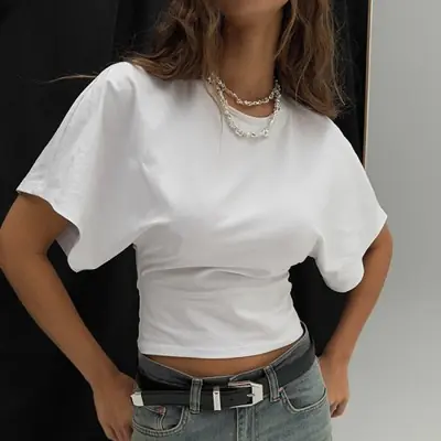 Image de T-Shirt Gris Col Rond Femme - Style Streetwear 2025