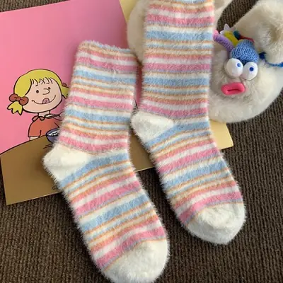 Image de Chaussettes Peluche Roses - Confort Hivernal pour Femmes