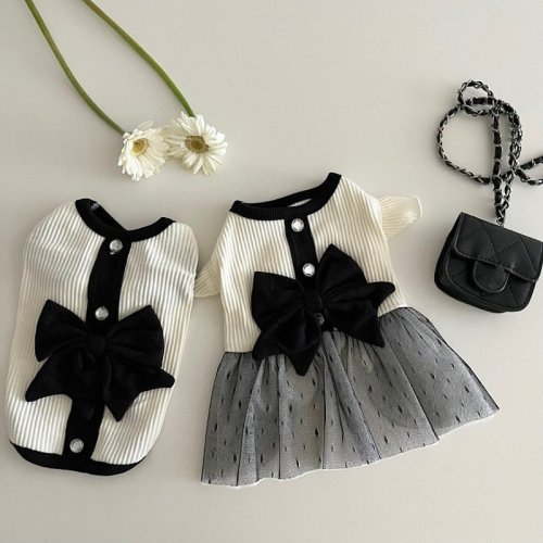 Immagine di Abito Estivo di Lusso per Cani Piccoli con Gonna in Pizzo e Fiocco – Maglietta Bianca e Nera con Gilet Stile Ragazza per Chihuahua e Cuccioli