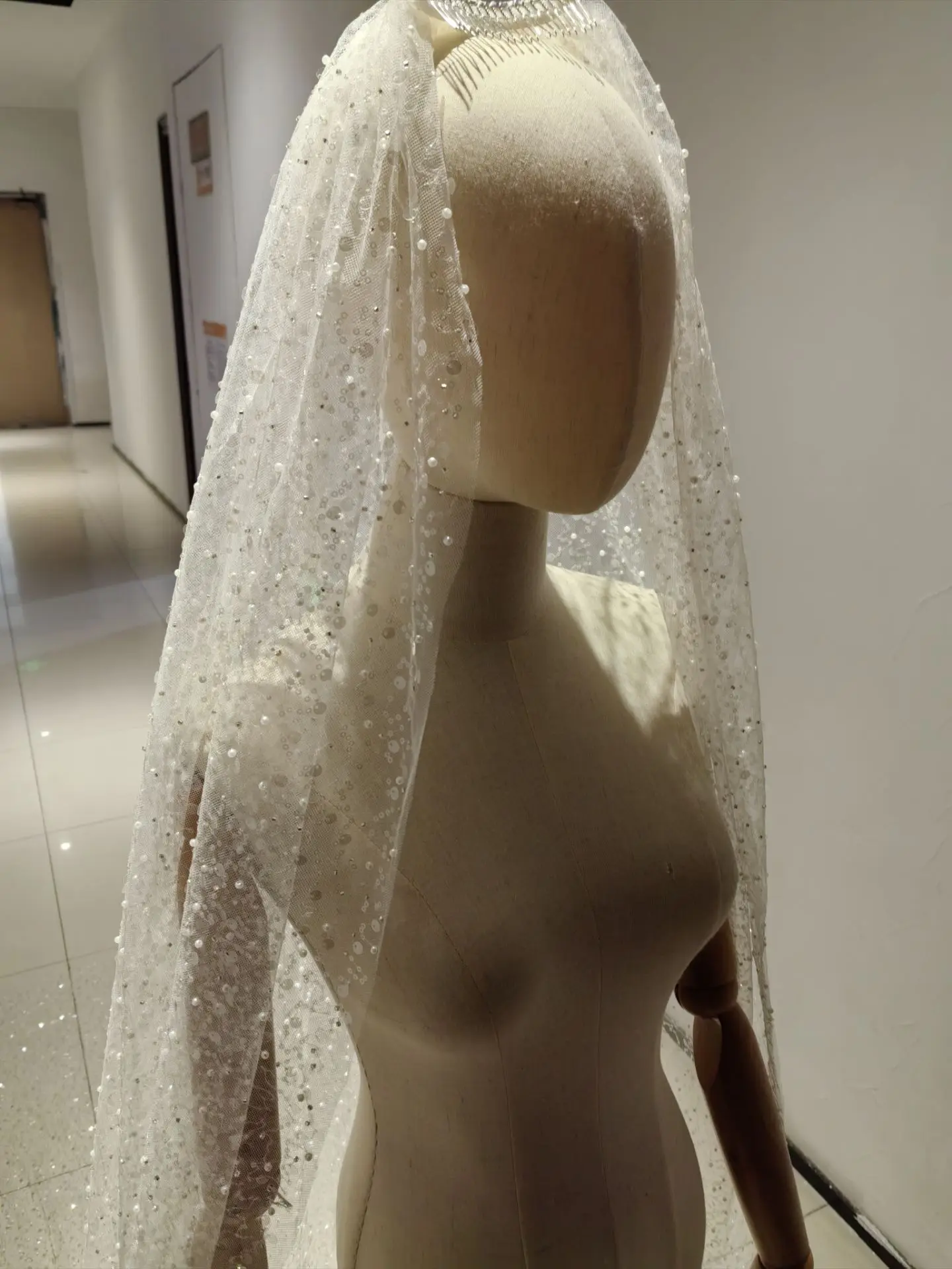Zdjęcie Elegancki Welon Ślubny z Perłami i Cekinami – 3 m