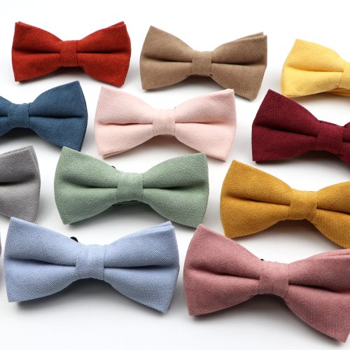 Immagine di Papillon in Pelle Scamosciata Tinta Unità per Uomo e Bambino – Cravatta Farfalla Elegante per Cerimonie Nuziali e Occasioni Speciali