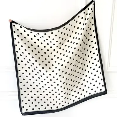 Image de Écharpe Carrée à Pois Tendance 70x70cm