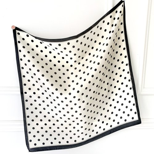 Afbeelding van Elegante vierkante zijden sjaal voor dames met polkadots – luxe modeaccessoire als omslagdoek, haarband, hijab of kleine tas