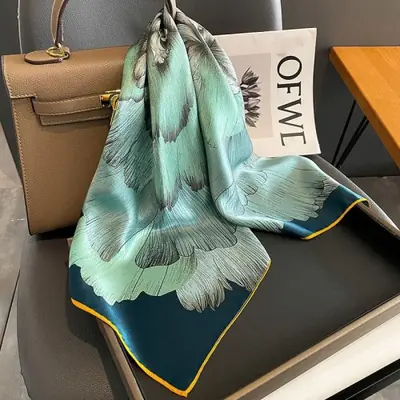 Image de Foulards en Soie Élégants pour Femmes - Luxe & Mode
