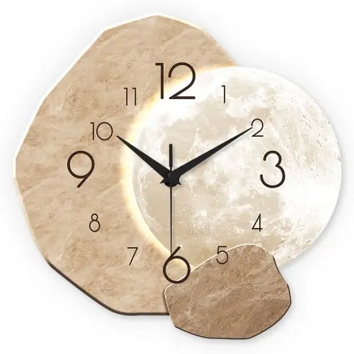 Image de Horloge Murale Design Lunaire en Bois