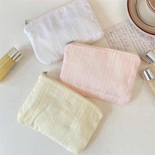 Bild von Stilvolle Mini-Kosmetiktasche mit Streifenmuster