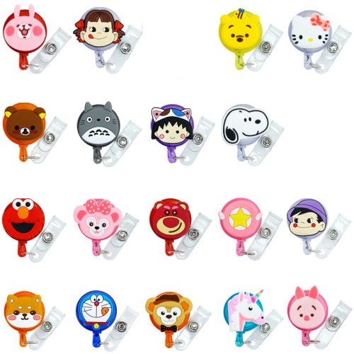 Zdjęcie Uroczy brelok Hello Kitty z regulowanym klipsem do identyfikatora – idealny dodatek na kartę pracowniczą, studencką, autobusową i na klatkę piersiową