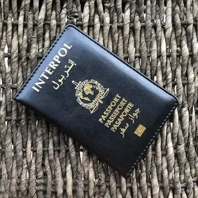 Image de Étui de Passeport Interpol en Cuir PU - Protection élégante pour vos voyages
