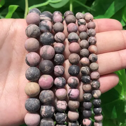 Rhodonite noire en dentelle