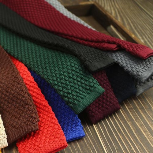 Afbeelding van Elegante Gebreide Stropdas voor Mannen en Vrouwen – Britse Casual Preppy Stijl in Bruin, Zwart en Rood, 6 cm Breed, Zacht en Comfortabel