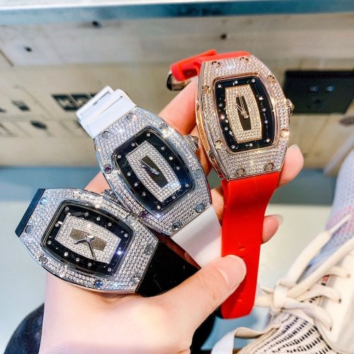 Imagen de Reloj de Pulsera para Mujer de Diseño Tonneau con Correa de Silicona en Gelatina, Cristal y Movimiento de Cuarzo - Elegante y Moderno, Ideal como Regalo para Estudiantes