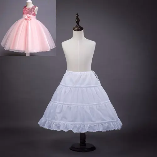 Image de Robes de demoiselle d'honneur blanches avec nœud et tulle