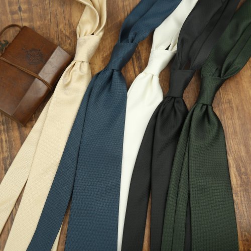 Imagen de Corbatas de Lujo para Hombre - Elegantes y Clásicas