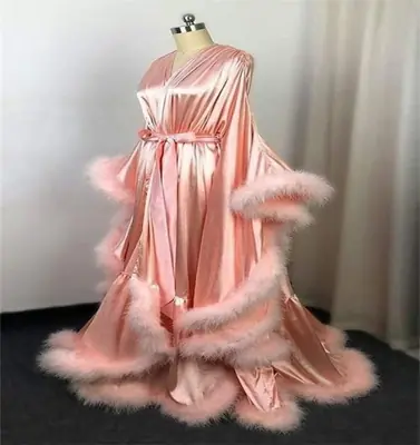 Image de Robe de Bal Satin Élégante avec Plumes