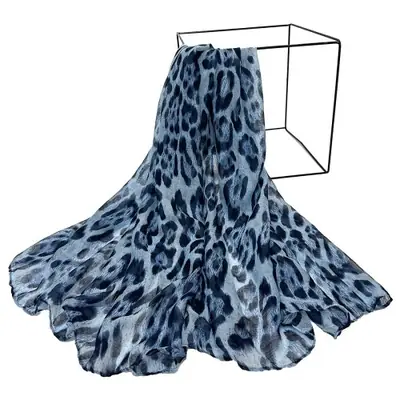 Image de Hijab Léopard Vintage 180cm - Élégance Bohème 2024
