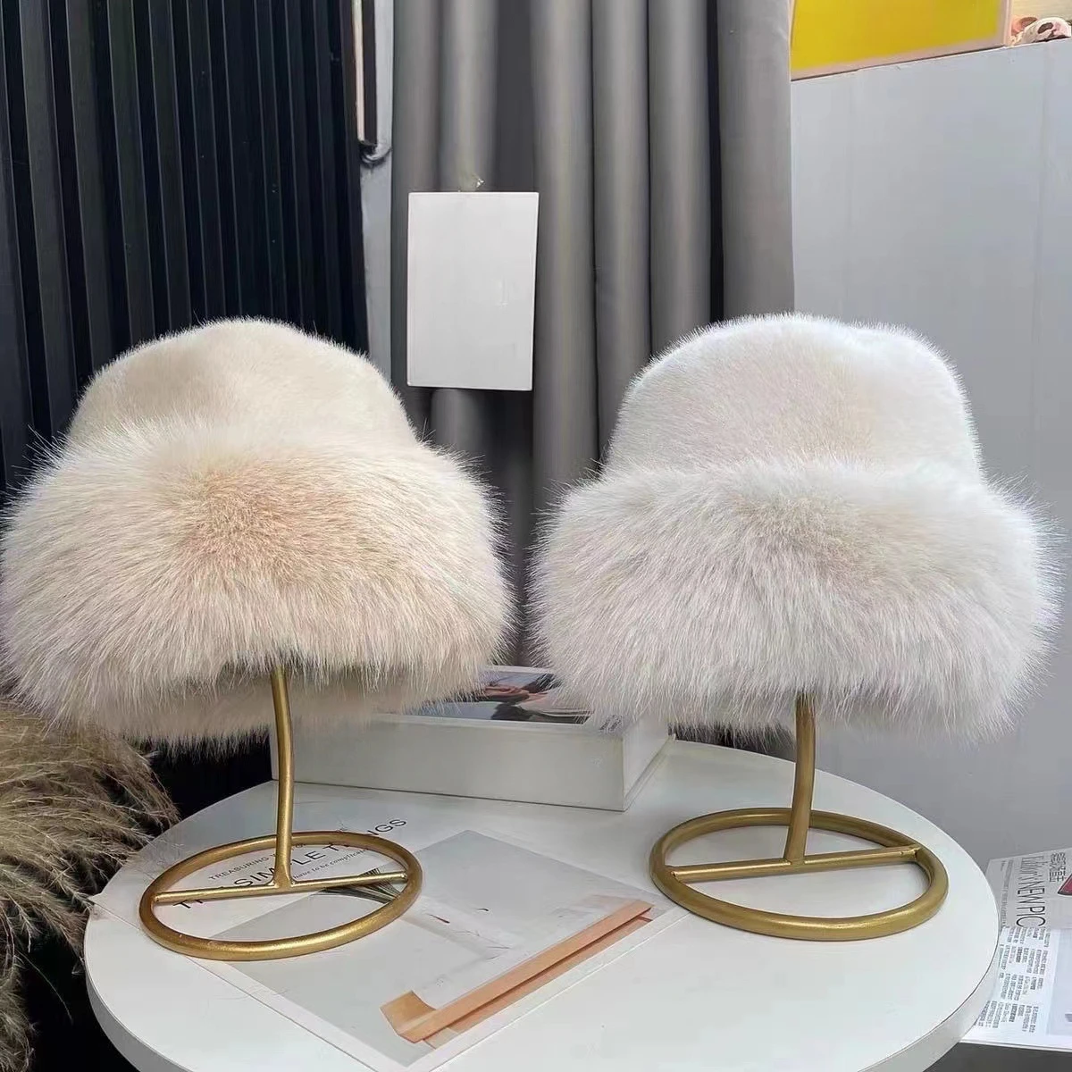 Immagine di Cappello Invernale da Donna in Pelliccia Sintetica Morbida – Berretto Caldo Senza Tesa per Sci, Equitazione e Pescare