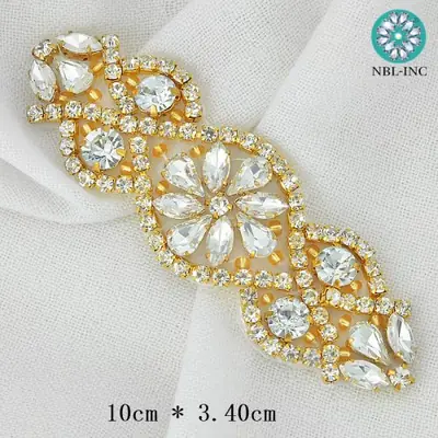 Image de Ceinture de Mariée avec Cristaux Argentés - Élégance Brillante